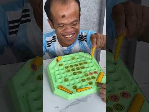 🔴 Can he win this game against the girl before his face gets covered in black ink ?